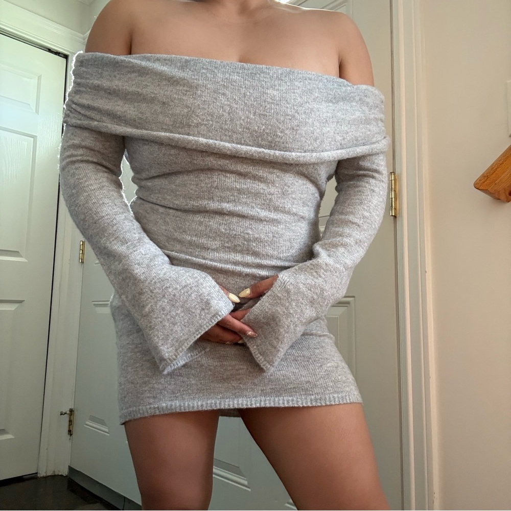 ❣️GARAGE Off-Shoulder Gray Knit Dress